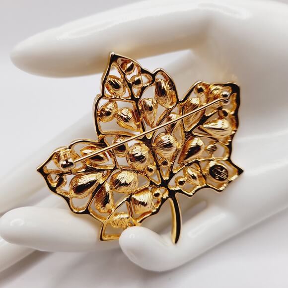 Vintage Nolan Miller Maple Leaf Brooch Gold Plate Rhinestone Glamour Collection - Picture 5 of 11